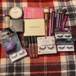 SOLD! Huge Makeup bundle
